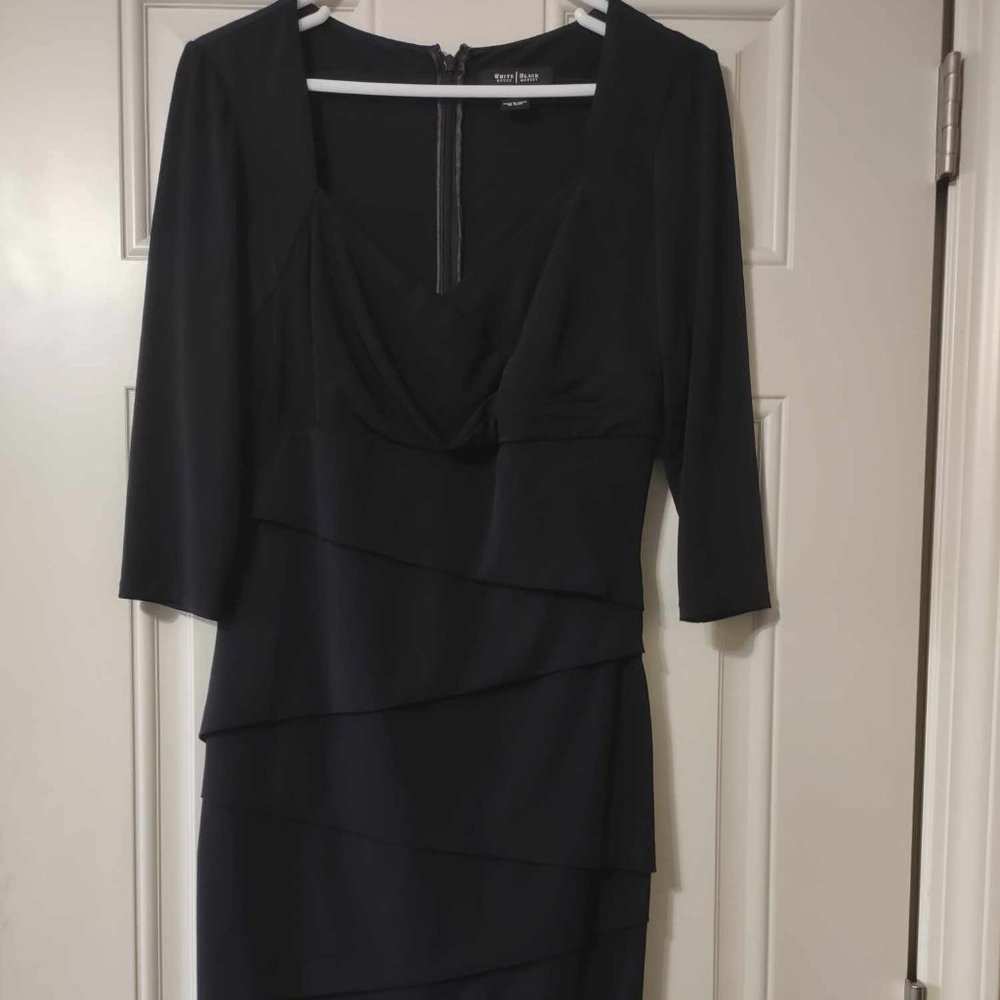 WHITE HOUSE BLACK MARKET Size 8 - Instantly Slimming Ruched Dress
